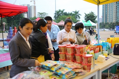儋州首屆儋耳集市節(jié)成功舉辦，市民文化廣場(chǎng)上演城市生活新體驗(yàn)